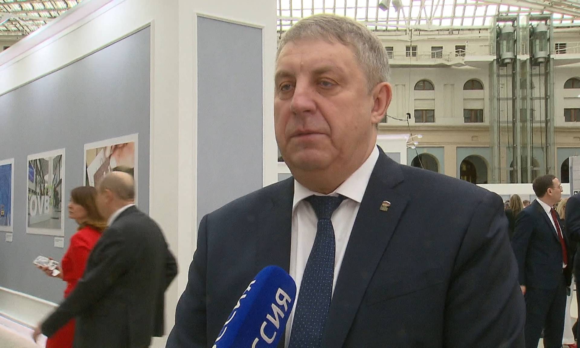 Губернатор Александр Богомаз дал интервью федеральным СМИ предпросмотр